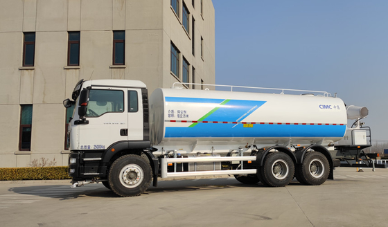 11.00R20 21.1m3 स्प्रे स्प्रिंकलर वाटरिंग कार्ट / वाहन